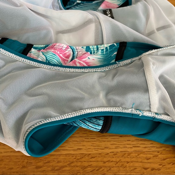 Torrid Blue/ Teal Palm Print Underwire One-Piece Swimsuit Size 2 DD/F (18-20) - Picture 13 of 13